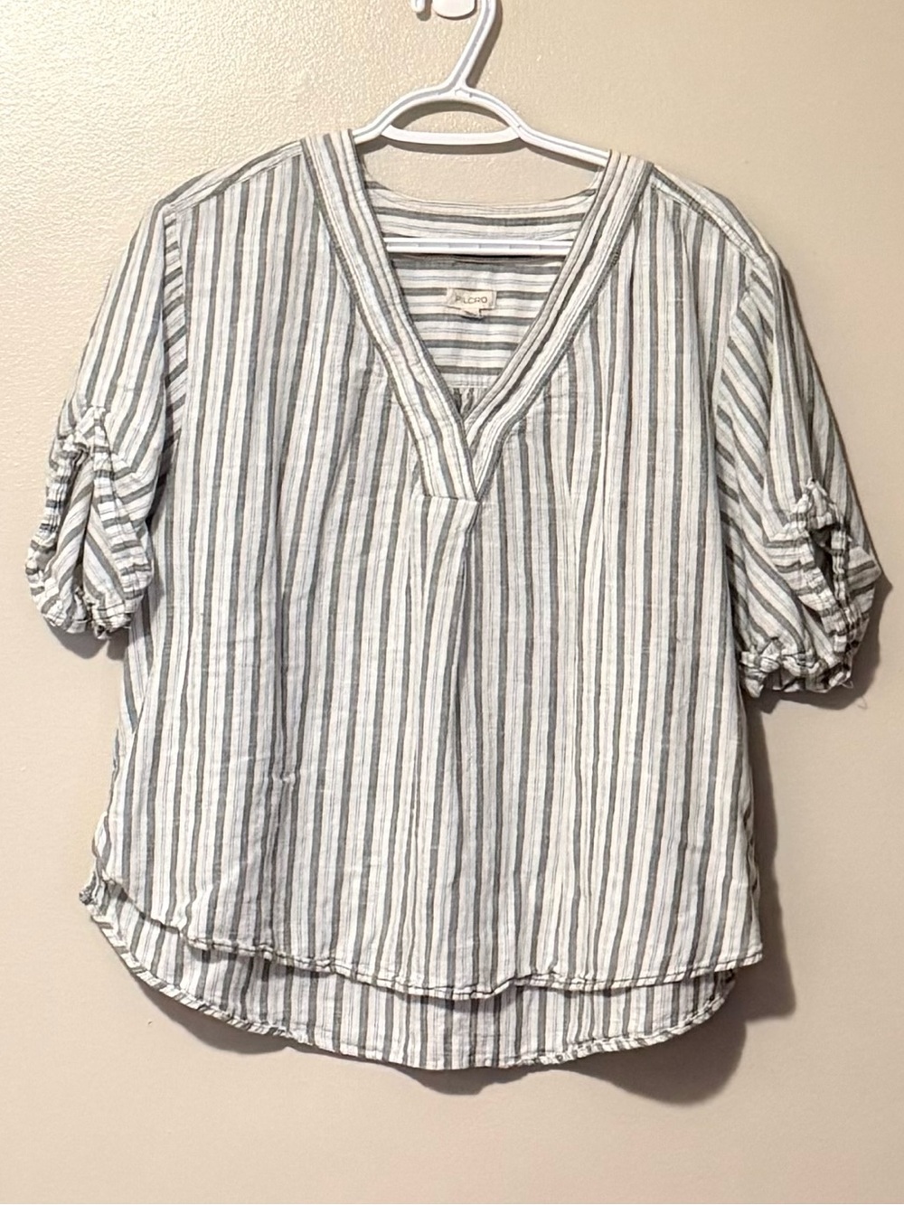 Pilcro Striped V-Neck Pullover Blouse in White and Gray